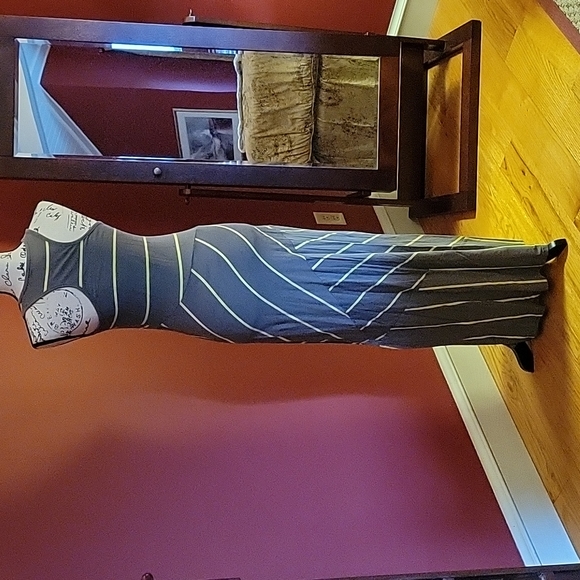 Threads 4 Thought Maxi Dress - Picture 2 of 3